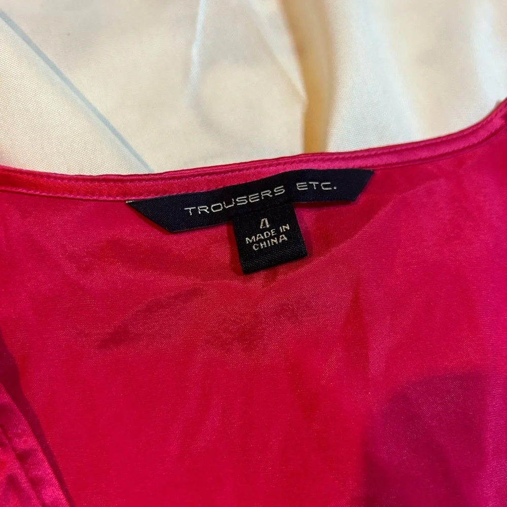 Chic Fuchsia Satin Sleeveless Blouse - Picture 5 of 6